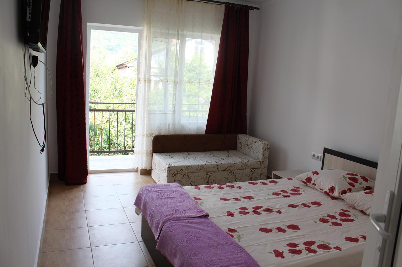 Guest House U Aleny Гагра Екстериор снимка