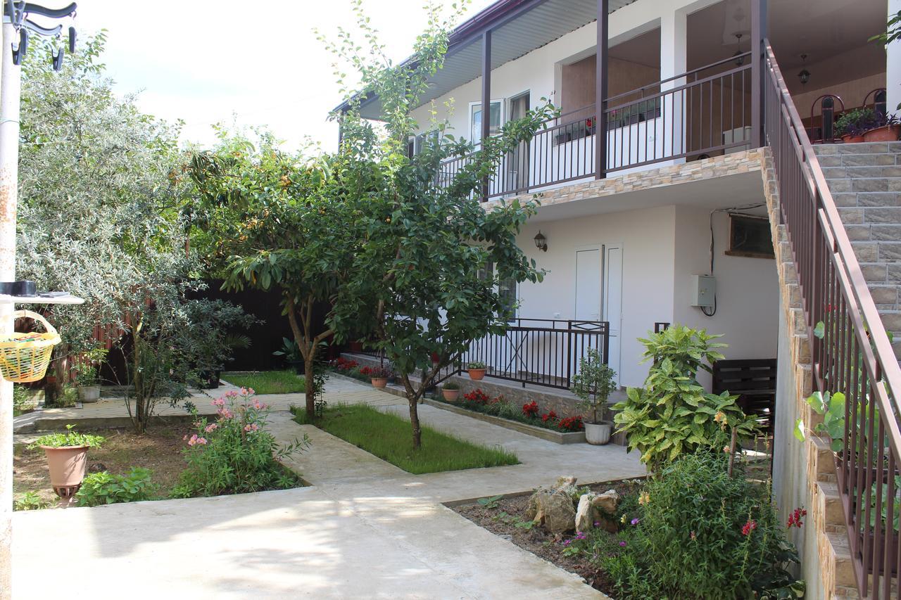 Guest House U Aleny Гагра Екстериор снимка