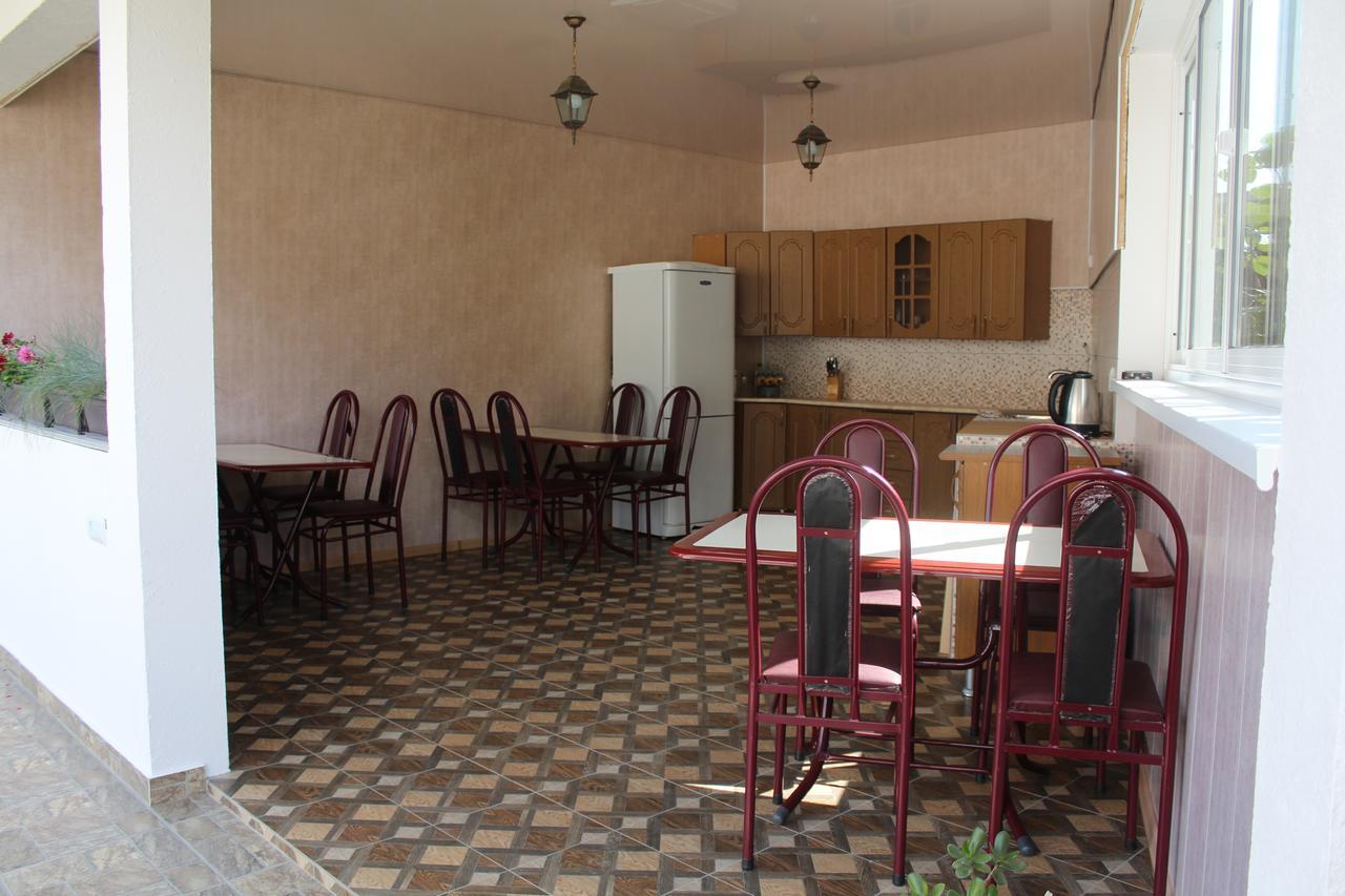 Guest House U Aleny Гагра Екстериор снимка