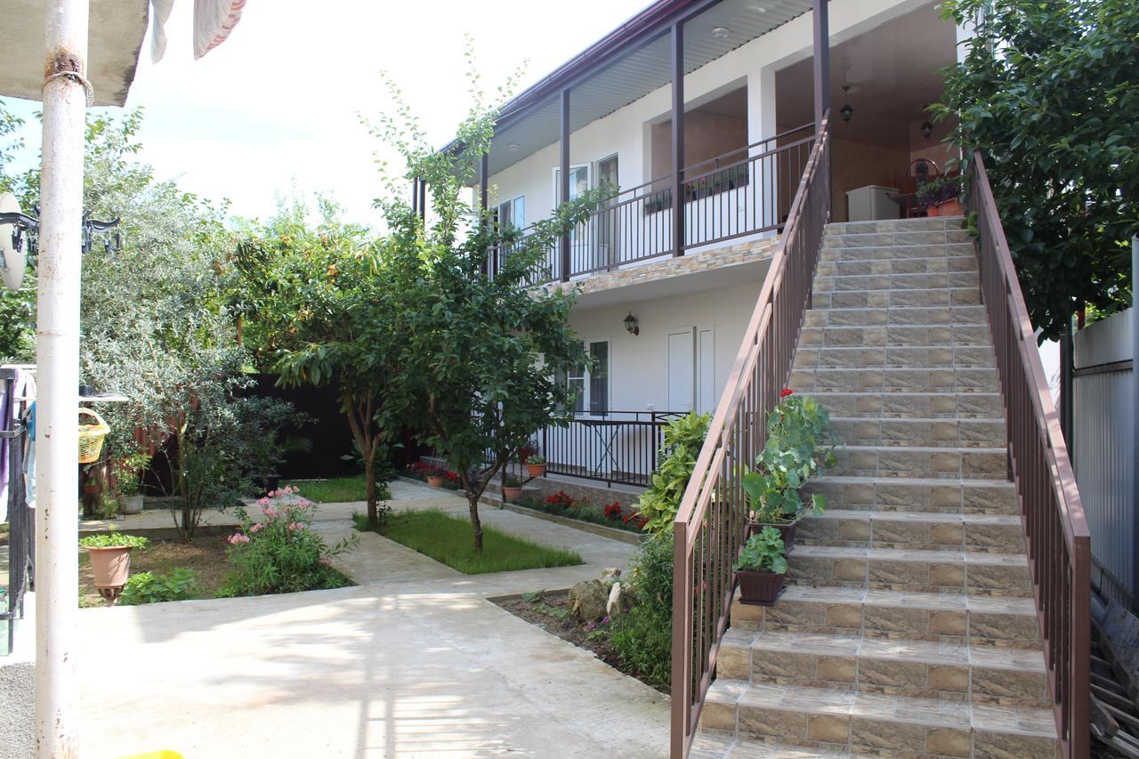 Guest House U Aleny Гагра Екстериор снимка