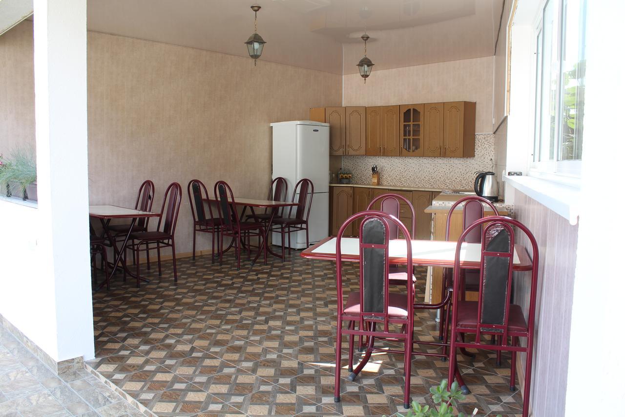 Guest House U Aleny Гагра Екстериор снимка